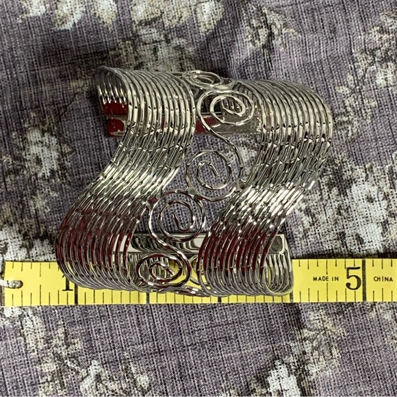 Brand New Metal Waved Cuff Bracelet - Picture 6 of 10